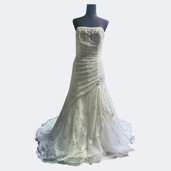 Elegant Ivory Lace Strapless Wedding Gown Size 14 - Picture 1 of 12
